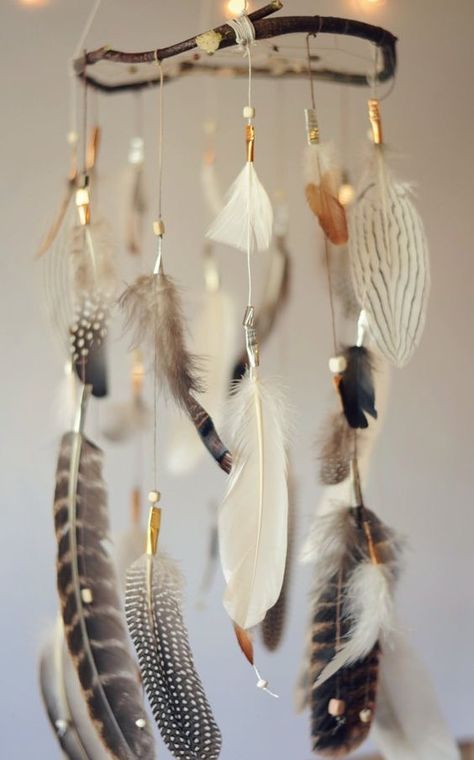 Natural Dreamcatcher, Dreamcatcher Mobile, Feather Mobile, Dreamcatcher Diy, Dream Catcher Mobile, Bohemian Dreamcatcher, Feather Diy, Diy Tumblr, Dream Catcher Craft