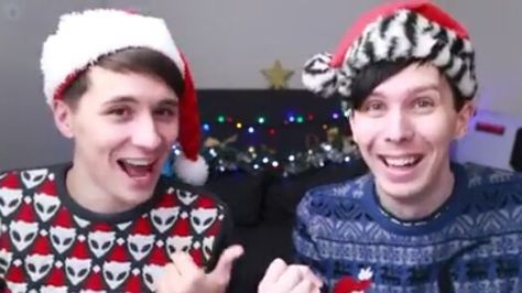 Amazingphil, Two Best Friends, Dan And Phil, Youtubers, Christmas Sweaters, Winter Hats, Best Friends, Merry Christmas, Hats