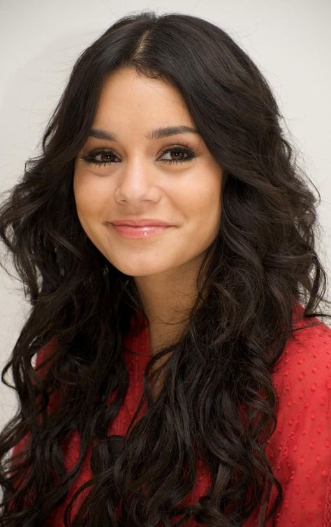 Gabriela Montez, Vanessa Core, Estilo Vanessa Hudgens, Zac Efron And Vanessa, Gabriella Montez, Vanessa Hudgens Style, Long Dark Hair, Tim Drake, Cameron Diaz