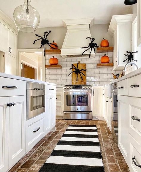 Kitchen Decor Trends, Halloween Fireplace, Halloween Kitchen Decor, Cheap Halloween Decorations, Halloween Bedroom, Halloween Room Decor, Modern Halloween, Halloween Kitchen, Halloween Door Decorations