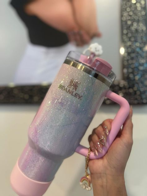 Copo Starbucks, Fancy Cup, Trendy Water Bottles, Pink Lifestyle, Body Hygiene, Glamorous Nails, Custom Tumbler Cups, Bottle Charms, Cute Tattoos For Women