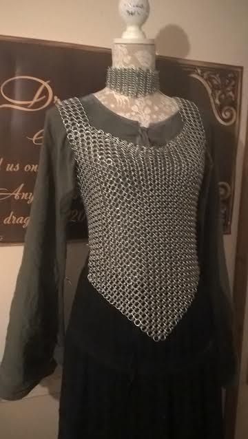 Chain Mail Aesthetic, Chainmail Ren Faire Outfit, Chain Mail Crochet, Crochet Chain Mail, Women Knight Costume, Chainmail Aesthetic, Chainmail Vest, Viking Chainmail, Chain Mail Top