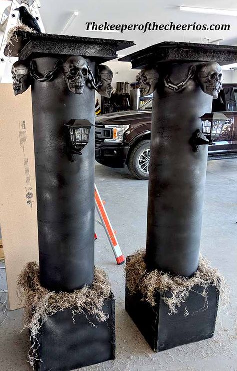 Halloween Pillars, Nail Halloween, Halloween Props Scary, Scary Halloween Decorations Outdoor, Scary Halloween Decorations Diy, Halloween Diy Outdoor, Halloween Decorations Outdoor, Halloween Outside, Halloween Props Diy