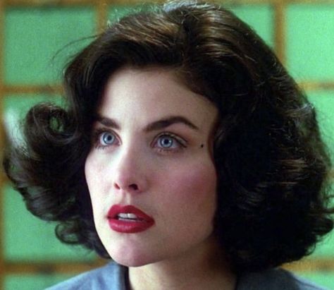 Audrey Horne Hair, Sherilyn Fenn Twin Peaks, Sherilyn Fenn 90s, Moodboard Images, Audrey Horne, Sherilyn Fenn, Comic Face, Laura Palmer, Shave My Head