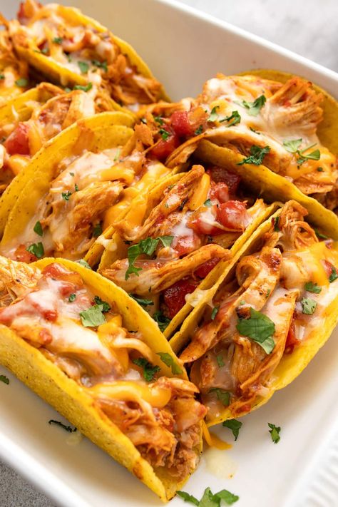 Easy Baked Chicken Tacos, Mini Taco Recipes, Baked Tacos Chicken, Oven Chicken Tacos, Baked Chicken Taco, Cheesy Chicken Tacos, Mini Tacos Recipe, Paleo Lunches, Oven Baked Tacos