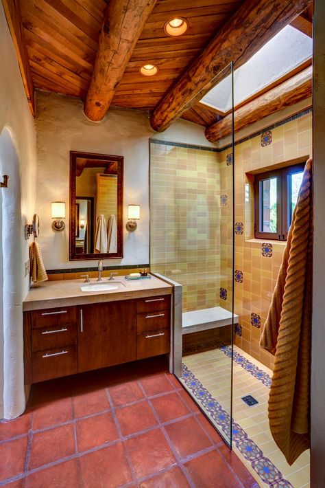 Daltile tiles, chosen by Arizona designer Lori Carroll for this transitional bathroom makeover, were in keeping with the Southwestern style of the house. Southwest Bathroom, Southwestern Bathroom, Makeover Kamar Mandi, Mexican Bathroom, Mediterranean Bathroom, Adobe Home, Historic Renovation, Small Bathroom Makeover, Hacienda Style