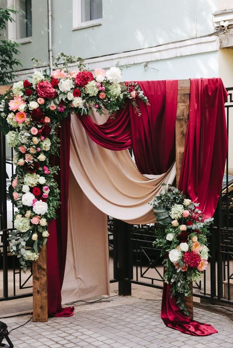 Wooden Cake Stand with Greenery Garland
outdoor wedding decorations ideas || Amazing rustic wedding decorations Unique Backdrops, Wedding Decorations Ideas, Red Gold Wedding, Reception Stage Decor, Rustic Wedding Decorations, Wedding Entrance Decor, Booth Wedding, Madison Wedding, Wedding Decorations On A Budget