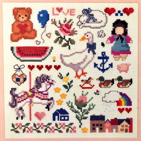 embroidery ideas Beginner Cross Stitch, Usa Pattern, Grid Patterns, Vintage Cross Stitch Pattern, Vintage Cross Stitch, Color Key, Small Cross Stitch, Pixel Pattern, Vintage Cross Stitches