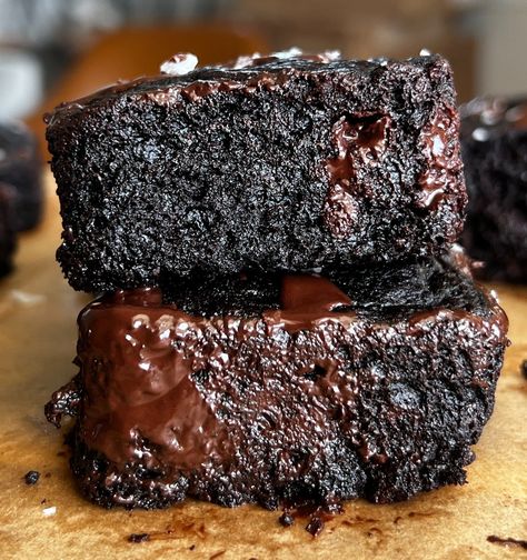 Flourless Brown Butter Banana Brownies — Well Made by Kiley Brownies Ingredients, Brown Instagram, Chocolate Cobbler, Flourless Brownies, Banana Brownies, Molten Lava Cakes, Brownie Desserts, Themed Desserts, Salted Chocolate