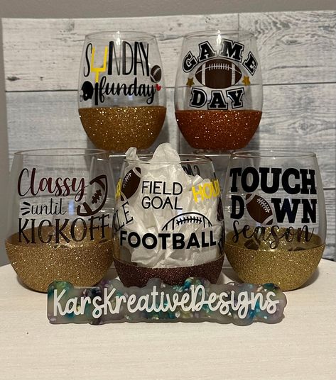 🏈  Football season Glitter Wine Glasses 🏈 Enjoy the NFL season with these peek-a-boo wine glasses! Perfect for kick off, fantasy league fanatics, surviving football season, and of course Sunday fun day! Bring these to parties or have as a host to bring more excitement to football games! Your choice of stemless wine glass: 15oz glass or 19 oz plastic.  Glasses are handcrafted and will slightly vary from listing photos. Glitter color varies by lighting. Description below is based on actual glitter color.  ✨ Available Styles ✨ - Touchdown Season ~ Gold Fine Glitter  - Game Day ~ Burnt Orange Fine Glitter - Football sayings ~ Brown outside with Champagne inside Fine Glitter - Classy until Kickoff ~ Champagne Fine Glitter - Sunday Funday ~ Copper Fine Glitter  🏈 ALL STYLES ARE PEEK-A-BOOS ME Halloween Glitter Wine Glasses, Wine Glass Cricut, Wine Glass Decorating Ideas, Glitter Dipped Wine Glasses, Cricut Glasses, Football Sayings, Disney Wine Glasses, Glitter Wine Glasses Diy, Glitter Wine Glasses