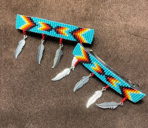 Native inspired/designed barrettes. They are hand loomed with glass seed beads (turgoise, black, red, orange, yellow & white). They are 3" long and 1/2" wide, the dangling silver plated feathers add another 1 1/4" to the width. Bead Loom Projects Ideas, Native Beadwork Earrings, Bead Loom Patterns Native, Hanging Feathers, Beaded Barrettes, Beading Designs, Loom Designs, Native Beading, Diy Seed Bead Earrings