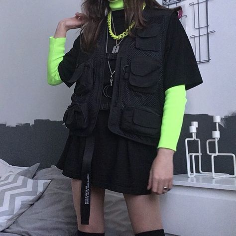 Black Neon Outfit, Black And Green Cyberpunk Outfit, Neon Green Punk Outfits, Outfits For A Neon Party, Neon Green Concert Outfit, Black And Green Aesthetic Outfit, Black And Neon Outfit, Neon Clothes Outfits, Neon Green And Black Outfit