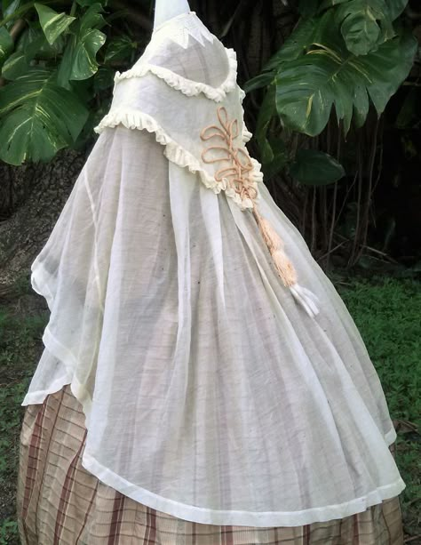 Summer Mantle c.1860 Mantle Outfit, 1800 Accessories, Mantle Clothing, Summer Cloak, 1860s Fashion, Gaun Abad Pertengahan, 1860 Fashion, Summer Mantle, 1800s Fashion