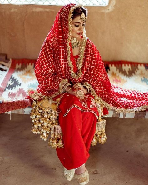 Traditional Punjabi Bride Suit, Punjabi Traditional Bride, Bridal Salwar Suits Wedding, Punjabi Lehnga Designs, Punjabi Wedding Suit Bridal Sikh Bride, Traditional Punjabi Bride, Punjabi Bridal Suit, Bridal Salwar Suits, Punjabi Bridal Look