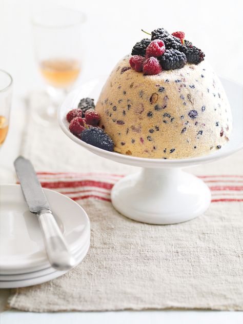 Donna Hay Frozen #Christmas #Pudding #Recipe. This says pudding, but I believe it's ice cream. Christmas Ice Cream Cake, Donna Hay Recipes, Christmas Pudding Recipes, Christmas Ice Cream, Avocado Pudding, Pudding Ice Cream, Frozen Christmas, Australian Christmas, Donna Hay