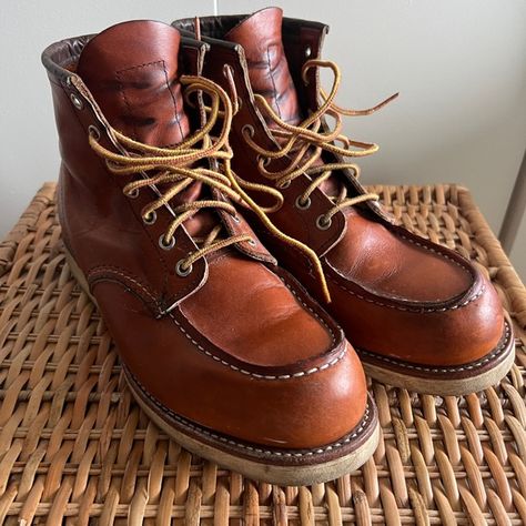 Red Wing CLASSIC MOC
MEN'S 6-INCH BOOT IN ORO LEGACY LEATHER Red Wing Boots, Red Wing Shoes, Wing Shoes, Red Wing, Leather Conditioner, Shoes Brand, Red Wings, Shoe Brands, 6 Inches