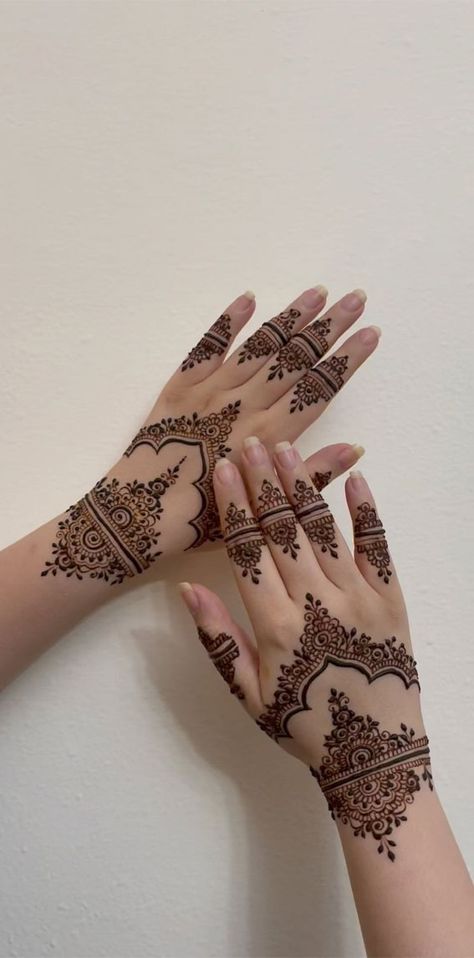 simple henna designs, henna designs for kids, henna designs for hand, henna designs for hand easy, henna designs front hand, wedding henna designs, henna designs for brides, henna hand designs, henna design pictures, henna designs palm, henna designs arabic Simple Henna Designs Hand, Palm Mehndi Design, Simple Mehendi Designs, Henna Designs For Kids, Tato Henna, Design Mehndi, Henna Tattoo Designs Hand, Simple Henna Tattoo, Mehndi Designs For Kids