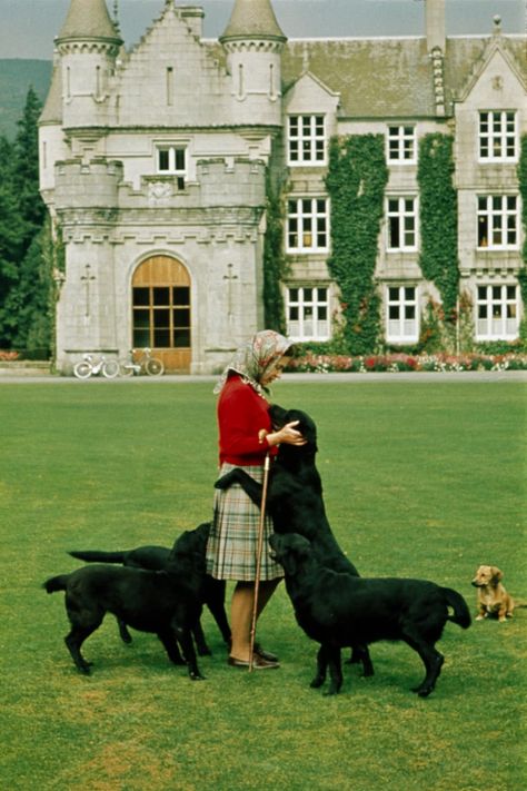 Queen And Prince Phillip, Perfect Beach Bag, Rainha Elizabeth Ii, Hm The Queen, Princes Diana, Prince Phillip, Queen Of England, Her Majesty The Queen, Princess Margaret