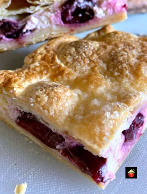 Cream Cheese Crescent Roll Dessert, Crescent Roll Bars, Cresent Roll Desserts, Crescent Dough Sheet Recipes, Crescent Roll Recipes Dessert, Crescent Roll Dessert, Crescent Roll Breakfast Recipes, Sopapilla Cheesecake Bars, Crescent Roll Cheesecake