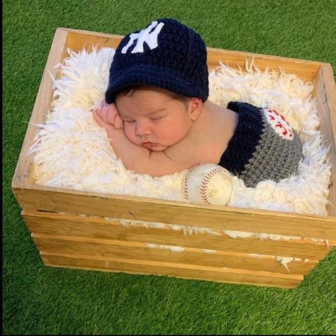 Yankees Baby - Baby Baseball Cap Pants - Father's Day Gift - Newborn - Photo Prop - Baby Cowboy Baby Clothes, Baby Boy Cowboy, Yankees Baby, First Halloween Costumes, Baby Baseball, Dallas Cowboys Baby, Baseball Baby, Football Baby, Gift Newborn