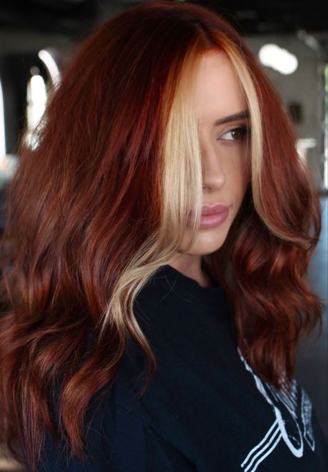 Red Hair With Money Piece, Auburn Blonde Hair, Blonde Money Piece, Pelo Color Vino, Hair With Money Piece, Copper Hair Dark, Dark Auburn Hair, Red Copper Hair Color, Hair Color Mahogany