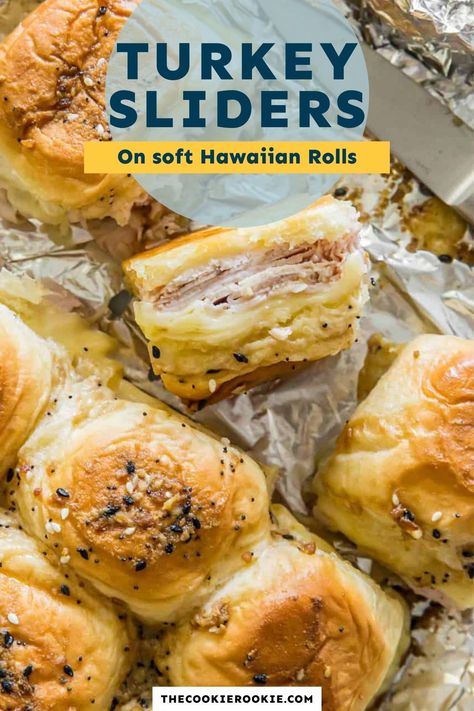 Turkey And Cheese Sliders, Sliders Recipes Turkey, Hawaiian Roll Sandwiches, Sliders Recipes Hawaiian Rolls, Roll Sliders, Hot Turkey Sandwiches, Easy Slider Recipes, Turkey Sandwiches Recipes, Hawaiian Roll Sliders