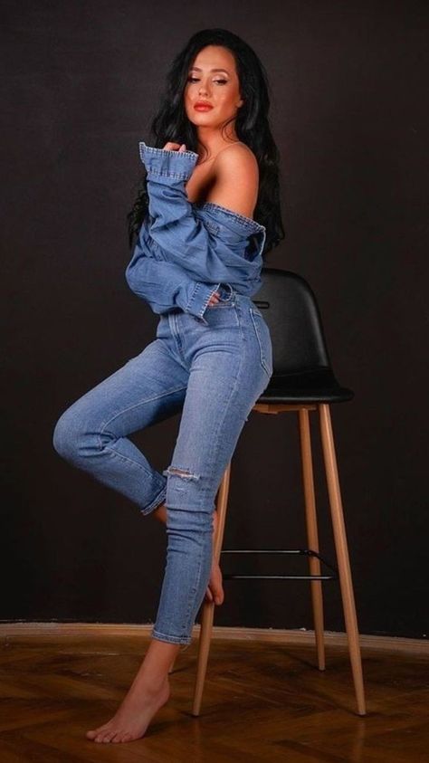 Outfits For Studio Photoshoot, Sit Pose Ideas, Denim On Denim Photoshoot, Photo Studio Pose Ideas, Studio Photography Poses Women, Studio Poses For Women, Female Photoshoot Ideas, Studio Shoot Poses, Studio Photoshoot Poses