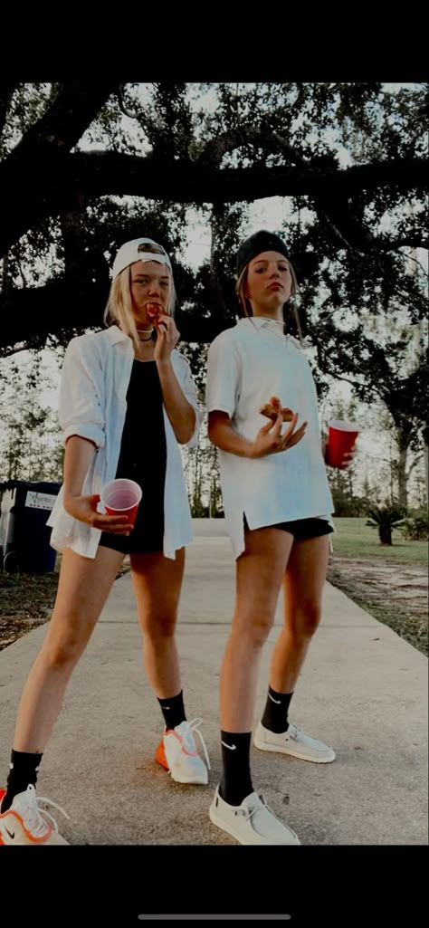 Frat Boys Halloween Costume, Frat Boy Costume, Boys Halloween Costume, Girl Group Halloween Costumes, Teenage Halloween Costumes, Frat Boys, Spirit Week Outfits, Cute Group Halloween Costumes, Boys Halloween Costumes