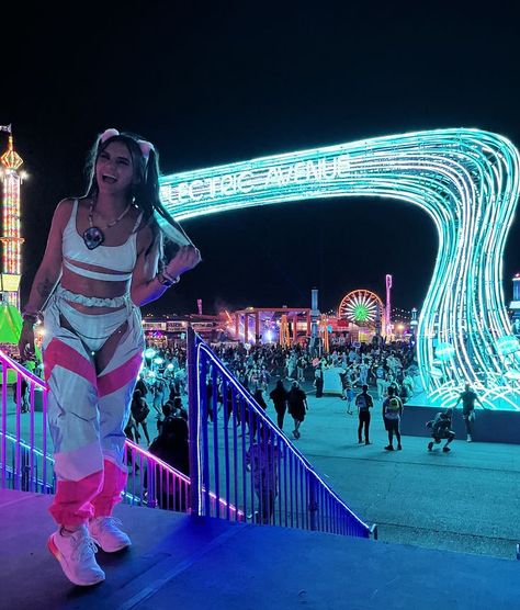 Edc Couple Outfits, Couple Rave Outfits, Edc Las Vegas, Festival Guide, Festival Outfits Rave, Outfits Rave, Music Festival Outfits, My Outfit, Led Sign