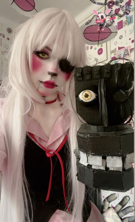 Fnaf Mangle Makeup, Foxy Makeup Fnaf, Fnaf Makeup Ideas, Fnaf Cosplay Makeup, Fnaf Costume Ideas, Foxy Cosplay Fnaf, Mangle Fnaf Art, Fnaf Foxy Cosplay, Mangle Fnaf Cosplay