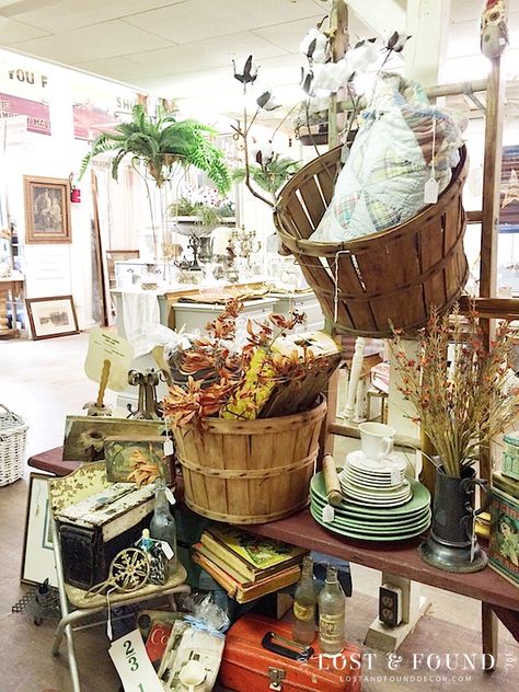 Antique Kitchen Ideas, Mall Display, Vintage Booth Display, Flea Market Booth, Antique Booth Displays, Antique Mall Booth, Merchandise Ideas, Antique Booth Ideas, Antique Booth