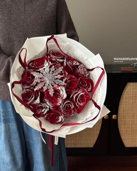 Embracing the festive spirit with this stunning Christmas rose bouquet 🎄✨ The rich red roses, shimmering silver accents, and snowflake details make it feel like a winter wonderland in full bloom. ❤️❄️ Perfect for spreading holiday cheer! #ChristmasBouquet #FestiveVibes #HolidayMagic Diy Christmas Bouquet, Snow Rose, Diy Projects Gifts, Christmas Bouquet, Christmas Rose, In Full Bloom, Silver Accents, Rose Bouquet, Holiday Cheer