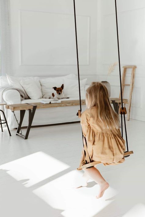 Lovely oak swing in wabi sabi living room Wabi Sabi Kids Room, Wabi Sabi Living Room, Wabi Sabi Living, Wabi Sabi Interior, Wabi Sabi Decor, Wooden Pillars, Indoor Swing, Wooden Swing, Future Room