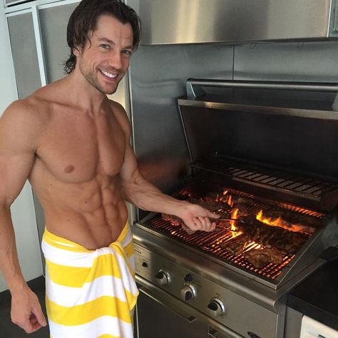 Bbq With Friends, Its Raining Men, Chronically Online, Jacob Elordi, Chef Kitchen, Turkish Men, Muscle Body, Men Bodies, Holy Cow