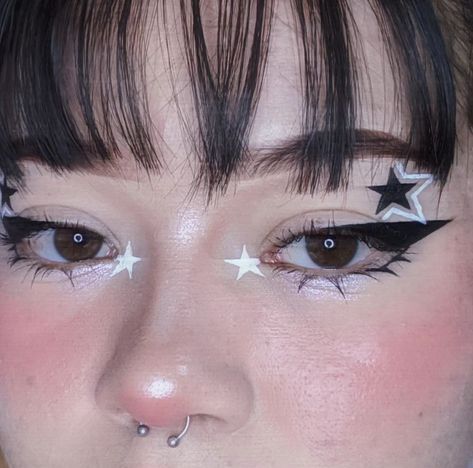 My Melody Eyeliner, Skz Inspired Makeup, Quirky Makeup, Bold Eyeshadow, Vampire Bride, Mekap Mata, 20 Makeup, Cute Eye Makeup, Alt Makeup