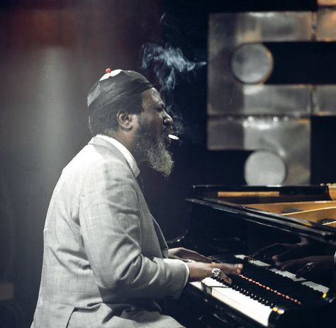 Monk Pictures, Bill Evans, Thelonious Monk, Jazz Artists, Cool Jazz, Living In Italy, Jazz Piano, Smooth Jazz, Playing Piano