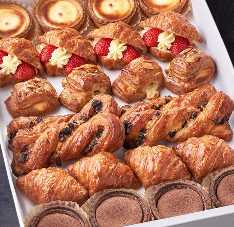 Paris Baguette Bakery, Bakery Opening, Korean Bakery, Bakery Paris, Food Plates, Ham And Cheese Croissant, Paris Baguette, Cheese Croissant, Bacon Quiche