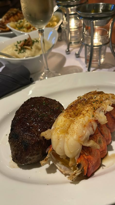 Fake Dinner Story, Dinner Fake Story, Luxury Food Dinners Aesthetic, Luxury Food Dinners, Rich People Food, Luxury Restaurant Food, Steak Aesthetic, Restaurant Aesthetic Night Food, Steak Dinner Aesthetic Night