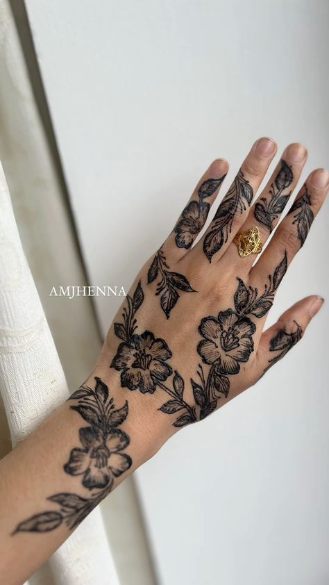 Halal Tattoos, Khaleeji Henna, Eid 2024, Cute Henna Designs, Cute Henna Tattoos, Jagua Henna, Henna Style Tattoos, Henna Nails, Henna Inspired Tattoos