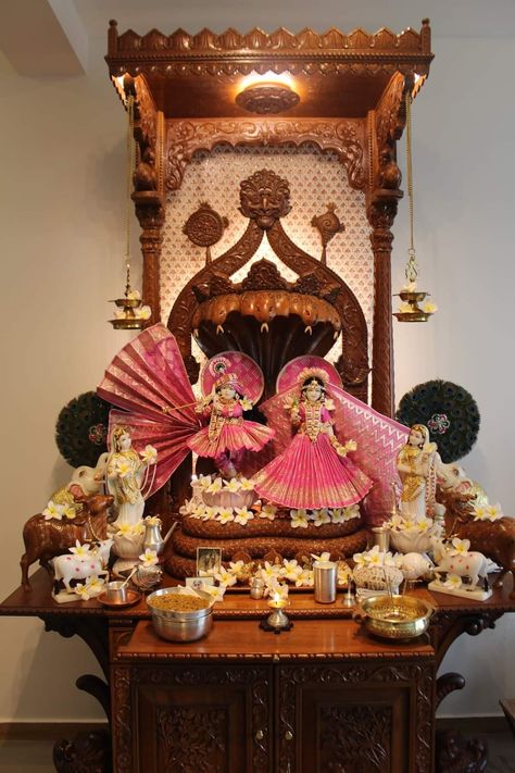 Radha Krishna Idol Decoration At Home, Radha Krishna Temple At Home, Radha Krishna Idols At Home, Radha Krishna Mandir In Home, Krishna Mandir Decoration, Krishna Temple At Home, Radha Krishna Mandir, Radha Krishna Temple, Krishna Mandir