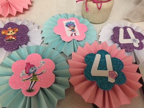 Carteles para centros de mesa Luna Petunia, Ideas Cumpleaños, 6th Birthday Party, Fourth Birthday, 5th Birthday Party, 6th Birthday, Petunias, Bday Ideas, Baby Birthday