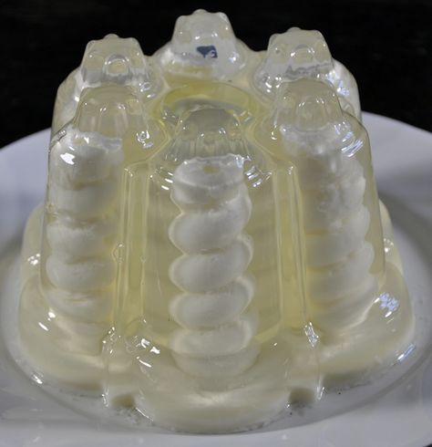 Jelly Maker, Bompas And Parr, Jello Mold Recipes, Food Sculpture, The Industrial Revolution, Jelly Cake, Food Party, Jelly Mould, Food History