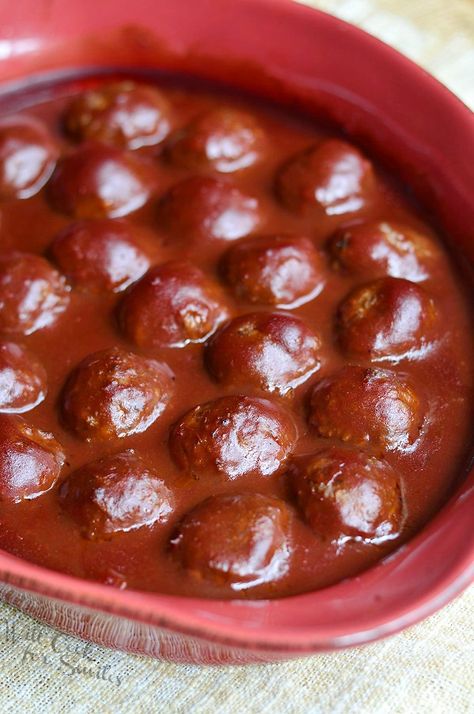 Mouthwatering dish of Meatballs baked and served with delectable, rich Red Wine Sauce. This is an easy dish and can be served for any occasion, make it as a party appetizer or for a family dinner. Meatball Bake, Appetizer Meatballs, Red Wine Sauce, Beef Meatballs, Wine Sauce, Fast Healthy Meals, Easy Dishes, Ground Beef Recipes, Appetizers For Party