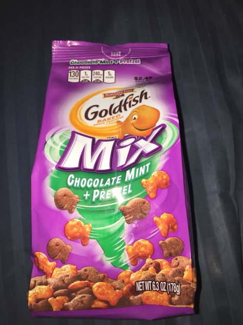 Pepperidge Farm goldfish baked snack crackers mix chocolate mint + pretzel Milk Cereal, Snack Crackers, Mix Chocolate, Farm Products, Olivia Jade, Purple Food, Movie Snacks, Potato Crisps, Junk Food Snacks