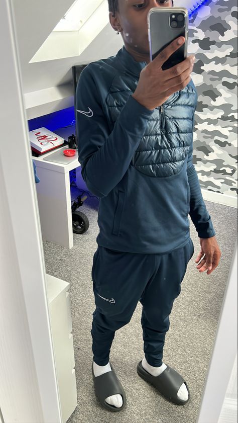 Nike Dri Fit Outfits, Solange Aesthetic, Nike Running Outfit, Nike Outfits Men, Outfit Drip, Lacoste Tn, Running Outfit, Cargo Outfit, Slides Outfit