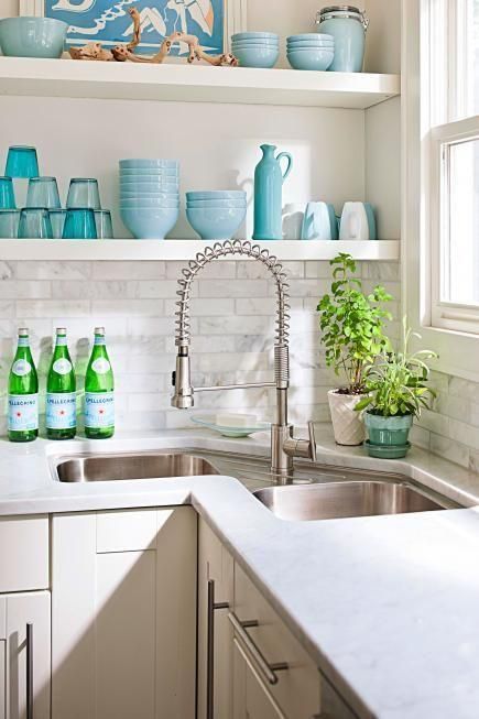 9 Clever Corner Kitchen Sink Ideas To Maximize Space Corner Kitchen Sink Ideas, Corner Kitchen Sink, Corner Sink Kitchen, Kitchen Sink Design, Kabinet Dapur, Small Kitchen Layouts, Sink Kitchen, Corner Sink, Kitchen Corner