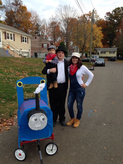 Thomas the train family costume! Train Halloween Costume Family, Thomas The Train Family Costumes, Thomas The Train Halloween Costume, Thomas The Train Costume, Train Costume, Halloween Train, Costume Family, Thomas Train, Holidays With Toddlers