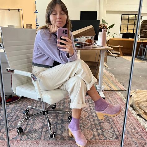 Purple Clogs Outfit, Clogs Street Style, Clogs Outfits, Heeled Clogs, Clogs Outfit, Platform Clogs, Clog Heels, Working People, Clogs Shoes