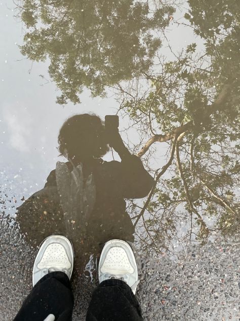 Rain Selfie Ideas, Pictures In Rain Photo Ideas, Rainy Pictures Ideas, Rain Poses Photo Ideas, Puddle Pictures, Rain Photo Ideas, Puddle Photography, Sienna Core, Sarah Core