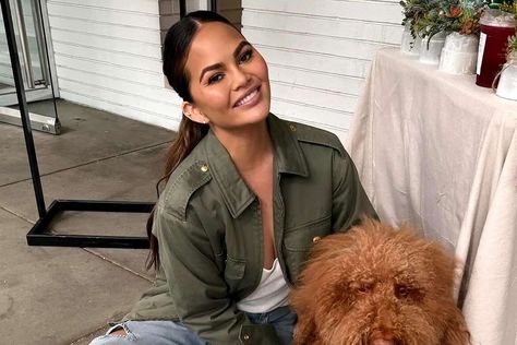 Chrissy Teigen wore a green shacket and jeans in an Instagram post. Shirt jackets are a lightweight and comfy option that Jennifer Lopez and Jennifer Garner have also been spotted wearing. Shop stylish shackets at Amazon, Nordstrom, Madewell, and more from $29 Pioneer Woman Walmart, Green Shacket, Spring Collection Fashion, Yoke Shirt, Flattering Jeans, Floral Pajamas, Lululemon Jacket, Breezy Dress, Chrissy Teigen